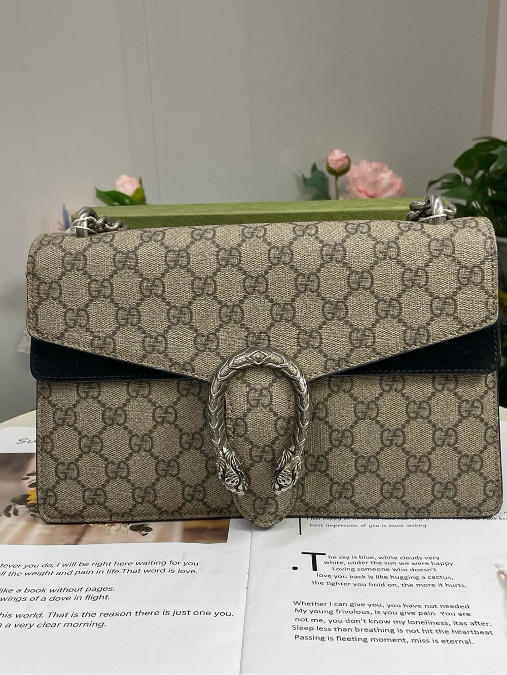 ♥️Gucci Dionysus GG Supreme Shoulder Bag in Beige and Black♥️